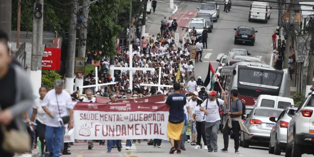 caminhada-em-sp-pede-paz-e-saude-mental-em-bairros-da-periferia