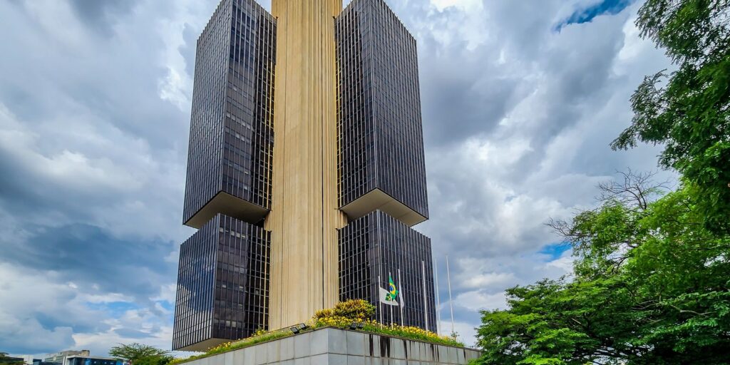 copom-reduz-juros-basicos-da-economia-para-12,25%-ao-ano