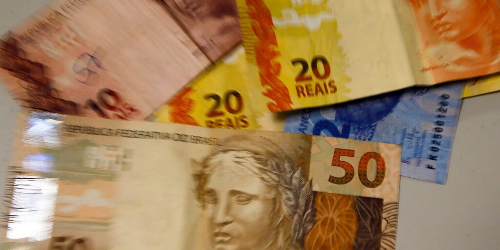 lula-assina decreto-que-reajusta-salario-minimo-para-r$-1.412