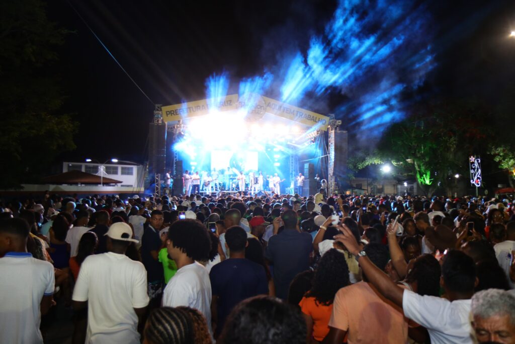 noite-memoravel-de-reveillon-em-cruz-das-almas-celebra-o-inicio-de-2024-com-brilho-e-alegria