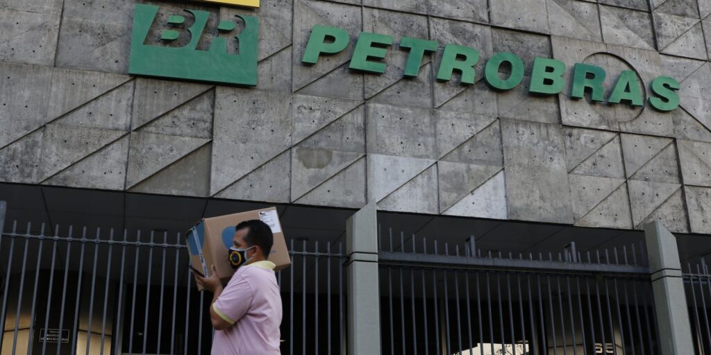 cgu-constata-que-petrobras-vendeu-refinaria-abaixo-do-preco