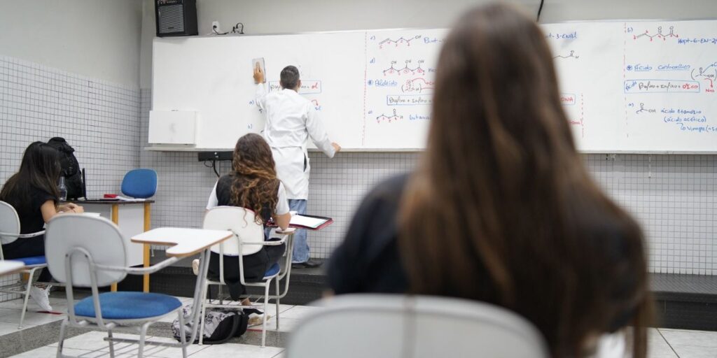 alunos-do-ensino-medio-podem-receber-bolsa-a-partir-de-marco