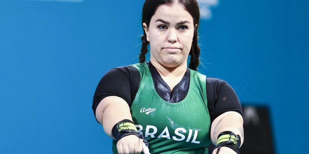 mariana-d’andrea-e-prata-em-etapa-da-copa-do-mundo-de-halterofilismo