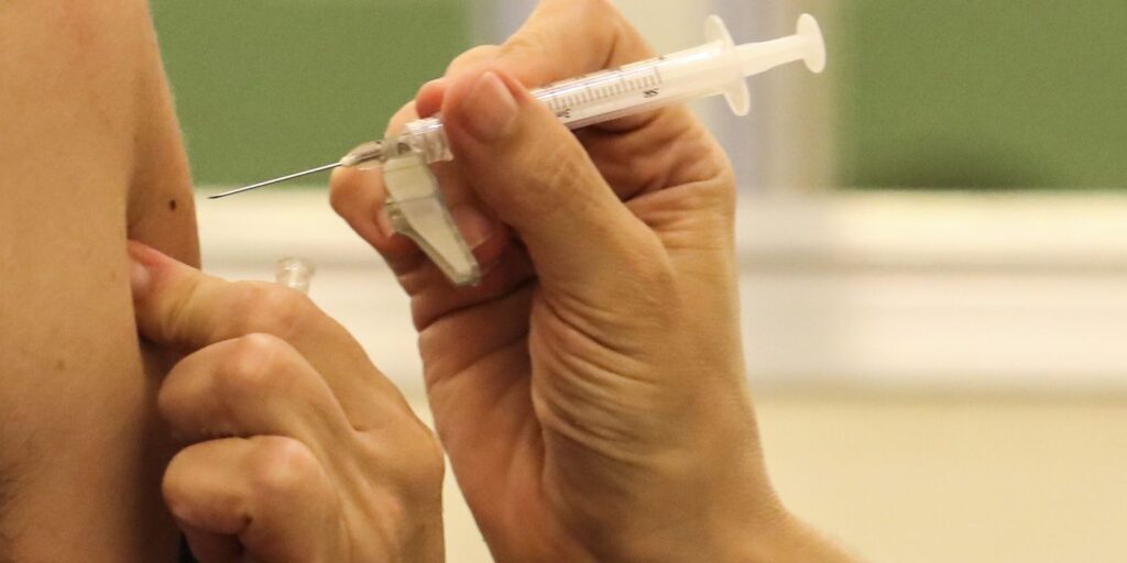 covid-19:-anvisa-aprova-registro-de-vacina-spikevax-monovalente