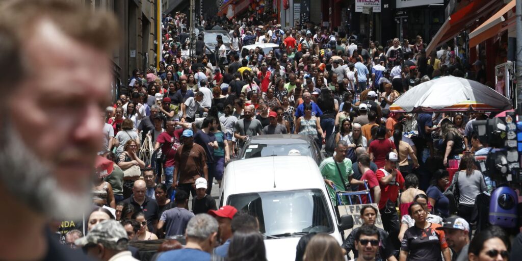 hora-trabalhada-de-pessoa-branca-vale-67,7%-mais-que-a-de-negros