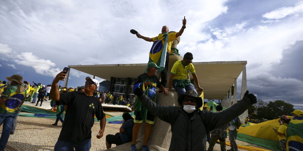 caminhos-da-reportagem-relembra-ataques-de-8-de-janeiro-de-2023