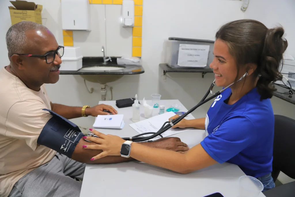 Homens são atendidos em mutirão de saúde da Prefeitura de Cruz em edição especial do Novembro Azul