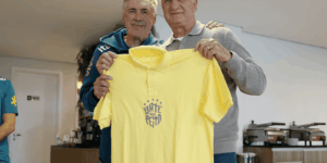 pentacampeao-com-a-selecao,-felipao-e-homenageado-na-granja-comary