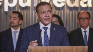 nunes-marques-lanca-livro-sobre-judicializacao-no-stf