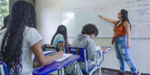 censo-escolar:-brasil-reduz-indices-de-reprovacao,-abandono-e-atraso