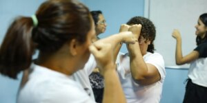 senado-aprova-venda-de-spray-de-pimenta-para-defesa-de-mulheres
