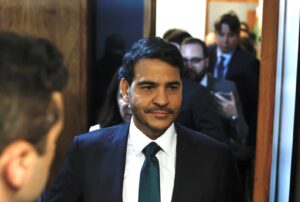 “funcao-publica-nao-deve-se-orientar-por-amizades”,-diz-messias