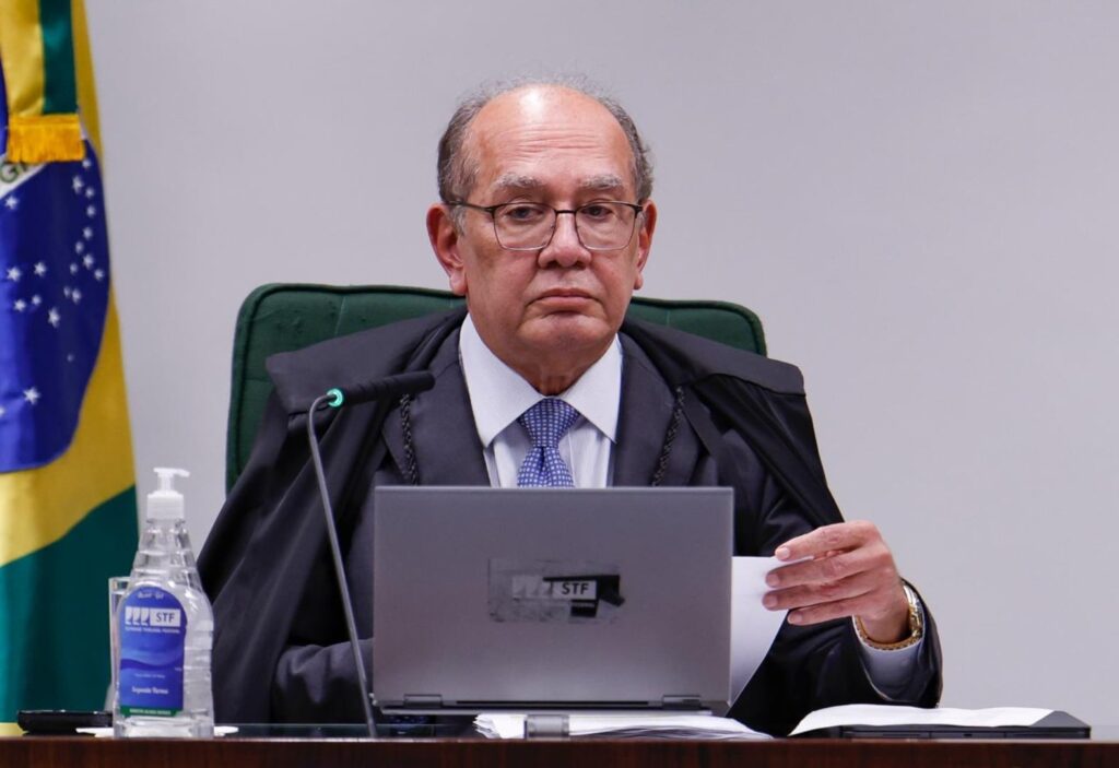 Gilmar sugere que integrantes do TSE devam ser afastados