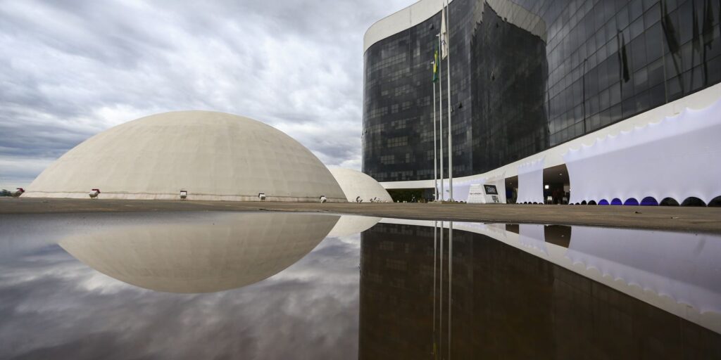 retomado-julgamento-de-bolsonaro-sobre-abuso-politico-no-7-de-setembro