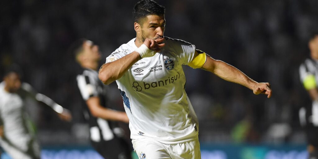 em-noite-de-suarez,-gremio-supera-botafogo-por-4-a-3-de-virada