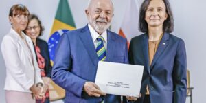 lula-recebe-credenciais-de-13-novos-embaixadores