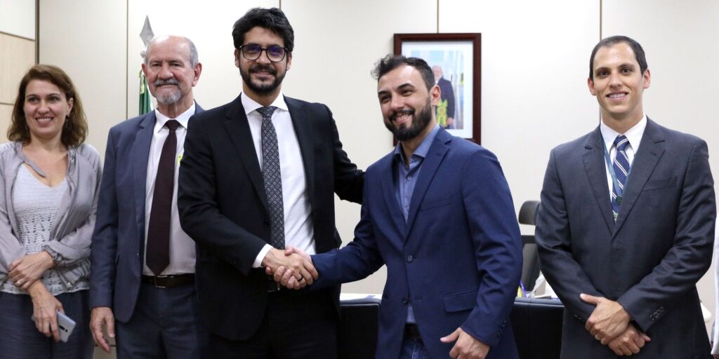 ebc-e-ministerio-da-comunicacoes-assinam-parceria-para-brasil-digital