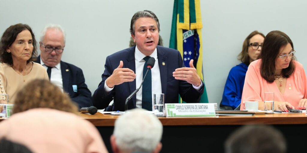 questoes-do-enem-nao-tem-interferencia-do-governo,-garante-ministro