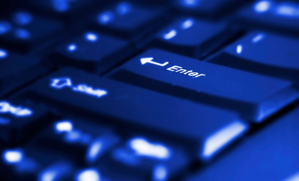 mulher-e-investigada-por-criar-perfil-falso-em-redes-sociais-para-difamar-pessoas-no-interior-de-ro