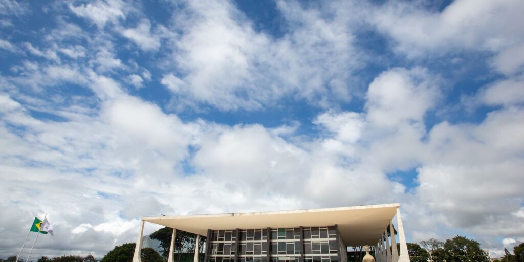 ministro-pede-vista-em-acao-sobre-pagamento-de-precatorios-ate-2026