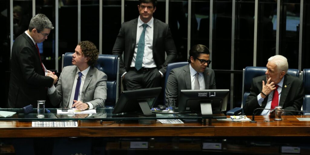 senado-aprova-pl-da-taxacao-dos-fundos-exclusivos-e-offshores