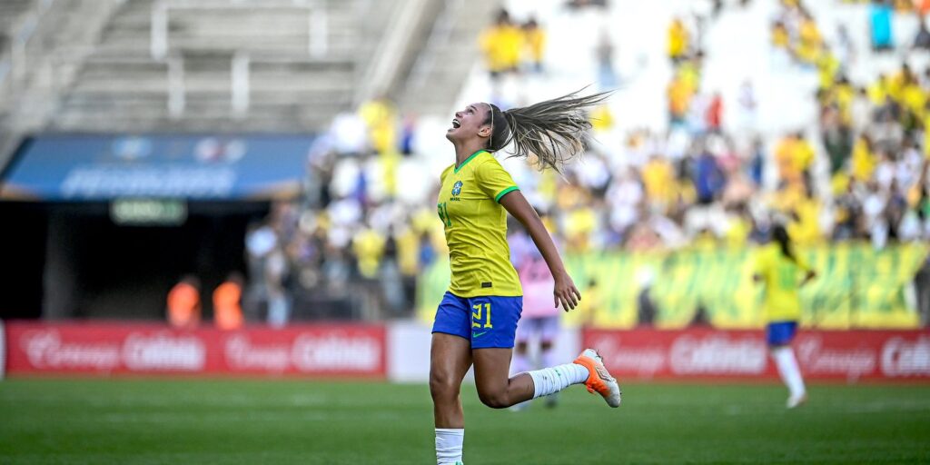 amistoso:-selecao-feminina-vira-2-vezes-contra-japao-e-vence-por-4-a-3