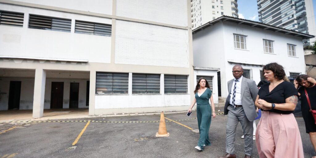 silvio-almeida-conhece-projeto-para-centro-de-memoria-da-ditadura