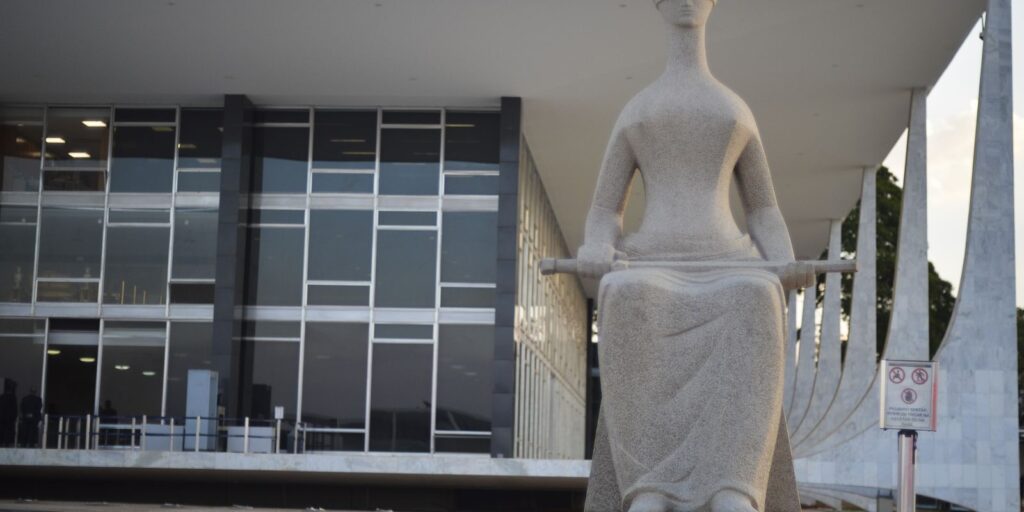 stf-da-48-horas-para-meta-entregar-video-de-bolsonaro-apos-8/1