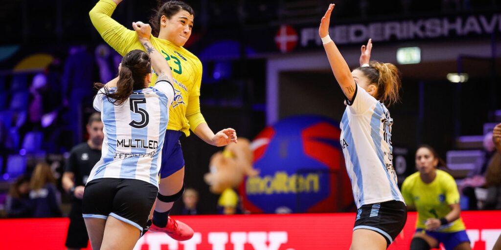 brasil-supera-argentina-e-continua-vivo-no-mundial-de-handebol