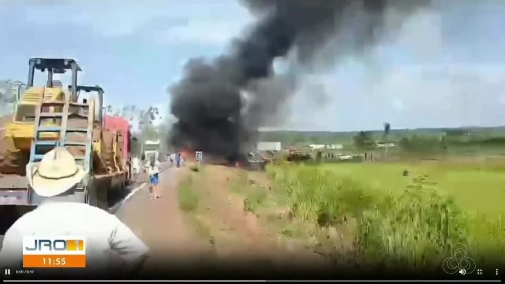 acidente-deixa-tres-mortos-e-trecho-da-br-364-totalmente-interditado-em-ro