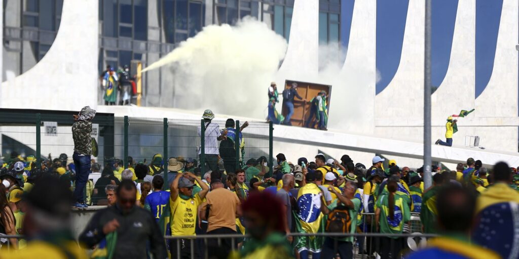 nove-em-cada-dez-brasileiros-reprovam-invasoes-de-8-de-janeiro