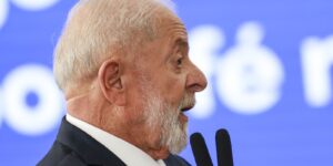 lula-anuncia-inclusao-de-1,2-milhao-de-alunos-no-pe-de-meia