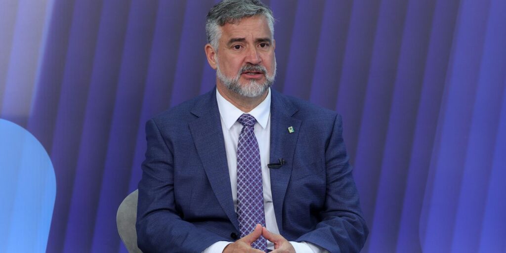 nao-vai-ter-limite-orcamentario-para-ajudar-o-rs,-diz-ministro