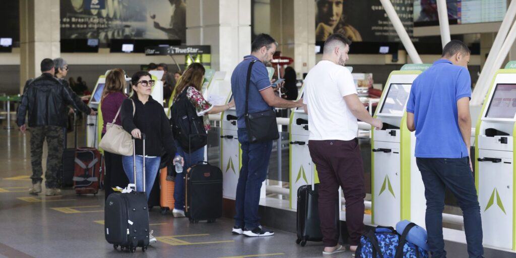 com-voos-cancelados,-aeroporto-de-porto-alegre-permanece-fechado