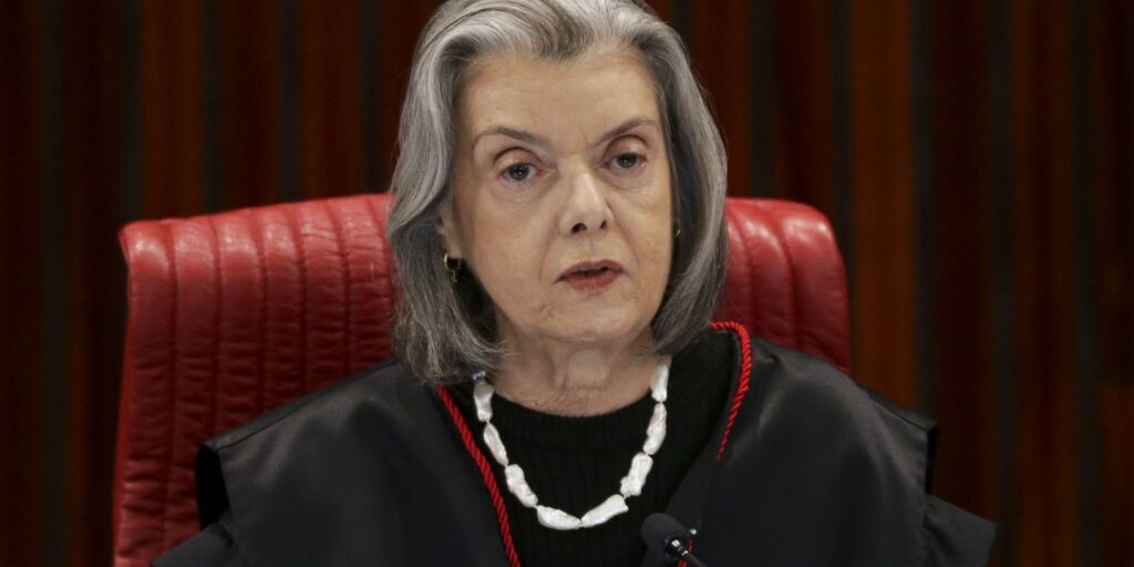 carmen-lucia-e-eleita-presidente-do-tse