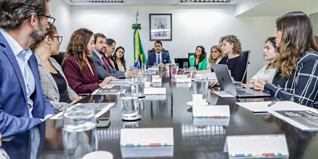 agu-quer-acordo-com-plataformas-para-combater-desinformacao-sobre-rs