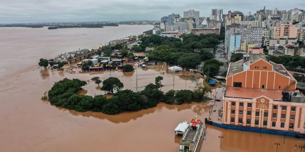 com-retorno-de-chuva-forte-no-rs,-populacao-deve-buscar-areas-seguras