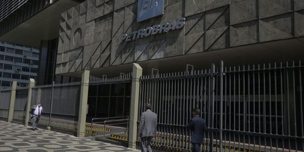 petrobras-leva-ao-cade-proposta-para-abandonar-venda-de-refinarias