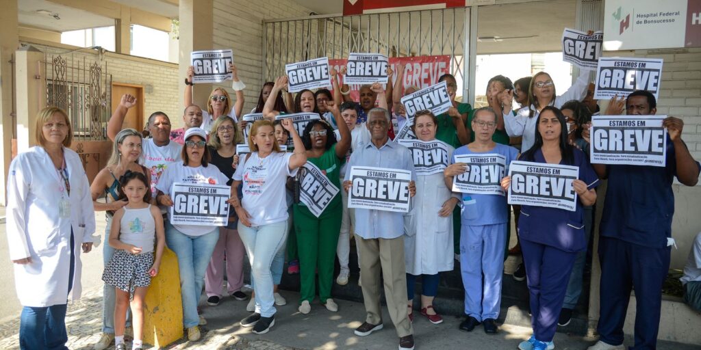em-greve,-servidores-de-hospitais-federais-promovem-ato-no-rio