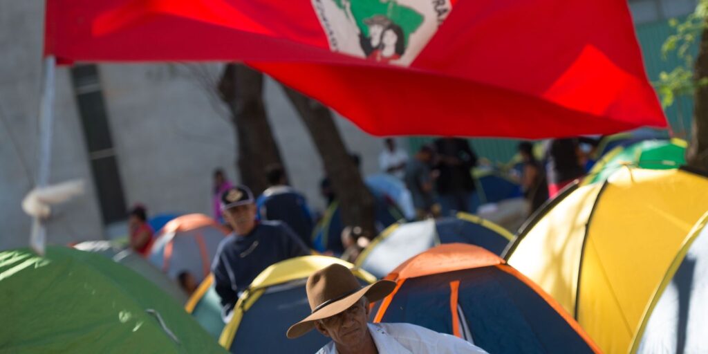 projeto-aprovado-na-camara-criminaliza-luta-por-terra,-critica-mst