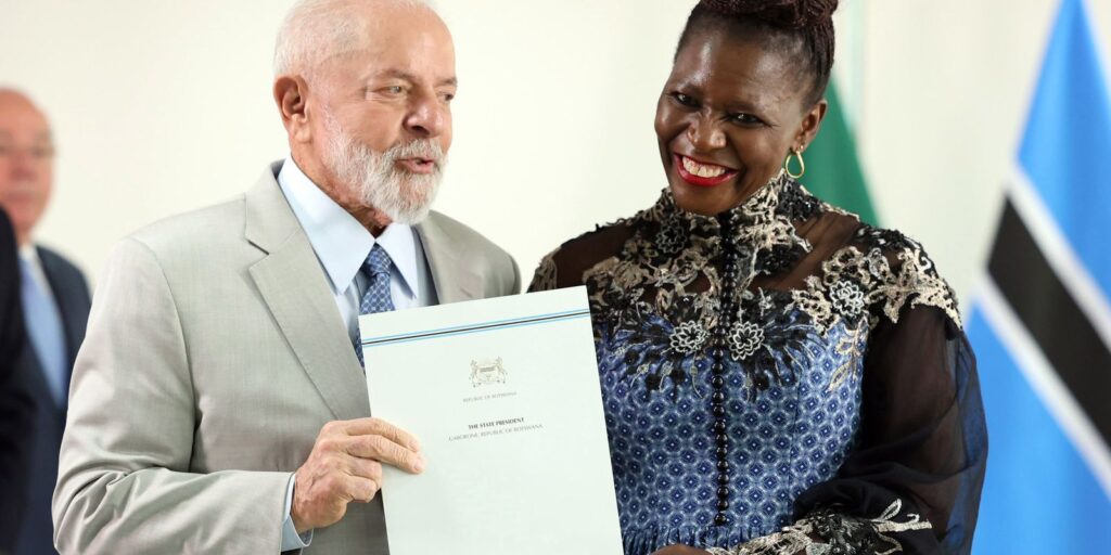 lula-recebe-credenciais-de-oito-novos-embaixadores