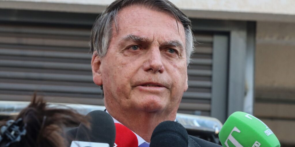 indiciado,-bolsonaro-diz-que-moraes-“faz-tudo-o-que-nao-diz-a-lei”