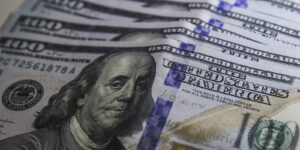 dolar-fecha-na-maior-cotacao-do-plano-real-na-espera-por-cortes