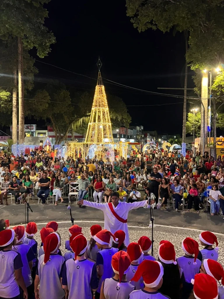 abertura-oficial-do-natal-iluminado-encanta-e-enche-praca-senador-temistocles