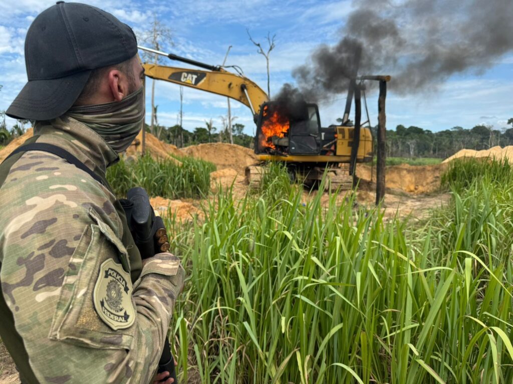 pf-destroi-equipamentos-usados-em-garimpo-ilegal-no-parque-nacional-mapinguari,-em-ro