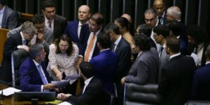 pec-de-corte-de-gastos-e-aprovada-em-dois-turnos-na-camara