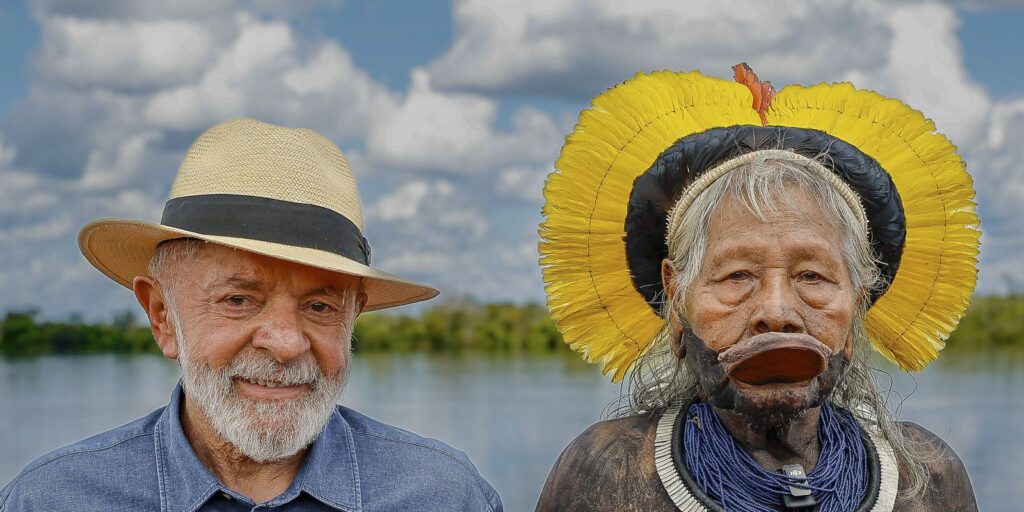 raoni-recebe-medalha-de-lula-e-alerta-sobre-exploracao-de-petroleo