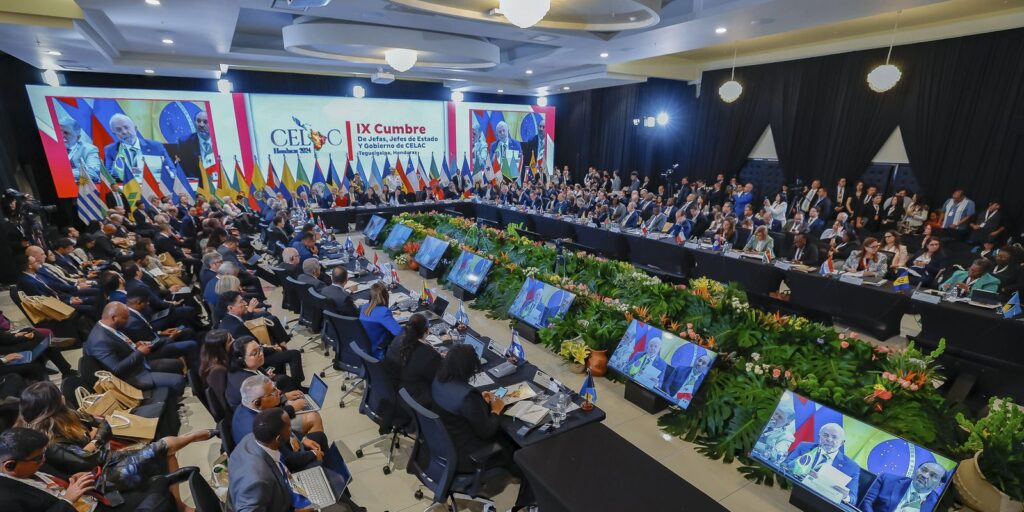 sem-consenso,-declaracao-da-celac-critica-sancoes-e-guerra-comercial