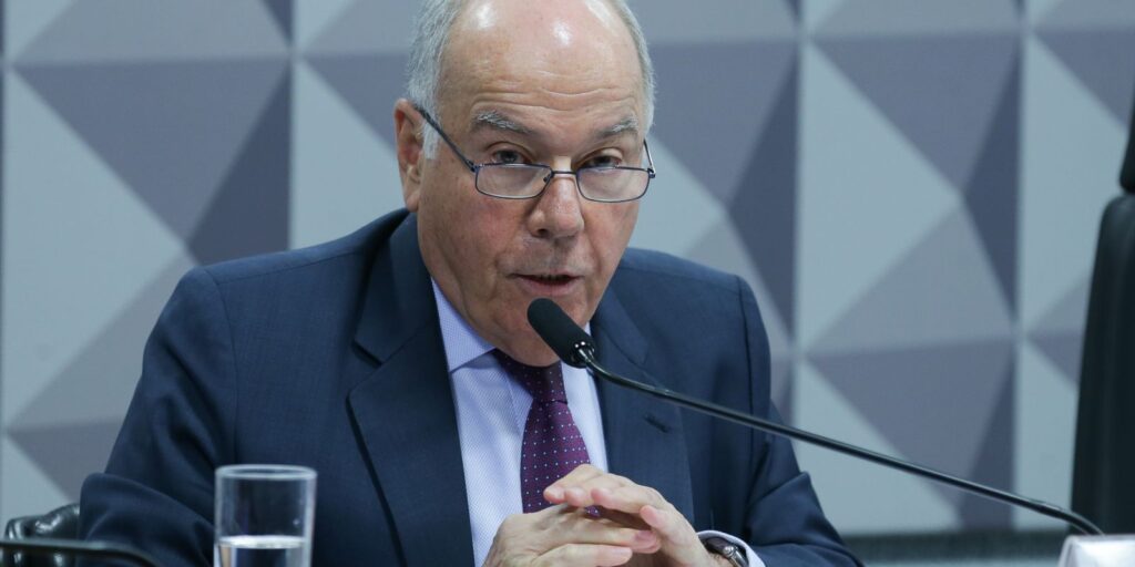 vieira-defende-ida-de-lula-a-russia-no-dia-da-vitoria-contra-nazismo