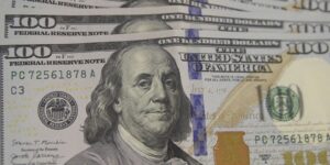 dolar-supera-r$-5,50-com-tarifas-de-trump-sobre-o-brasil